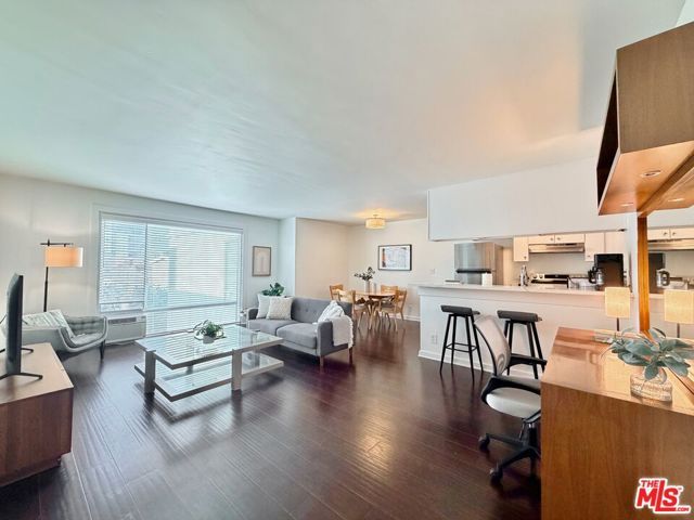 5805 W 8th Street 308, Los Angeles, CA 90036