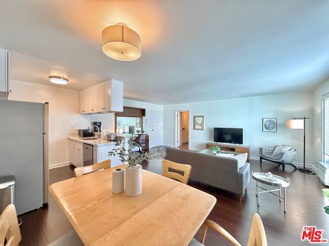 5805 W 8th Street 308, Los Angeles, CA 90036