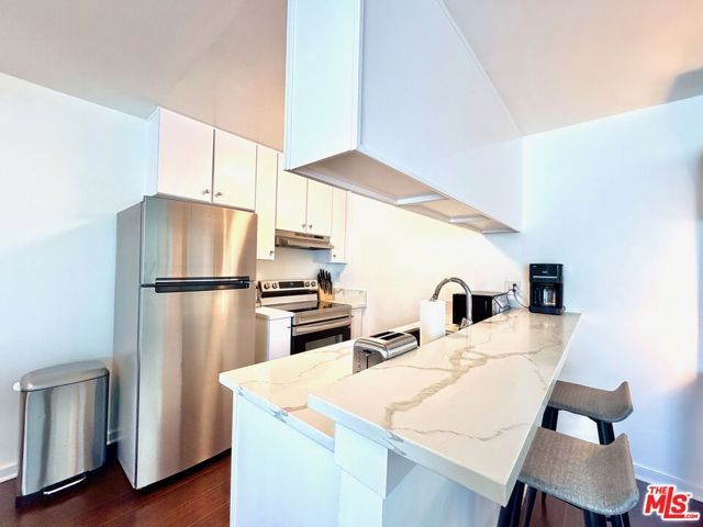 5805 W 8th Street 308, Los Angeles, CA 90036