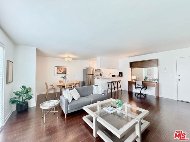 5805 W 8th Street 308, Los Angeles, CA 90036