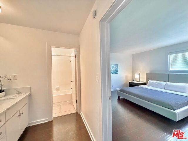 5805 W 8th Street 308, Los Angeles, CA 90036