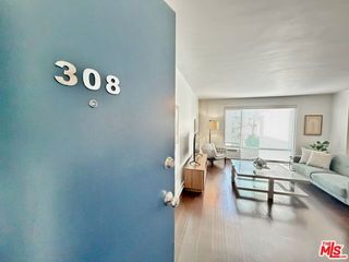 5805 W 8th Street 308, Los Angeles, CA 90036