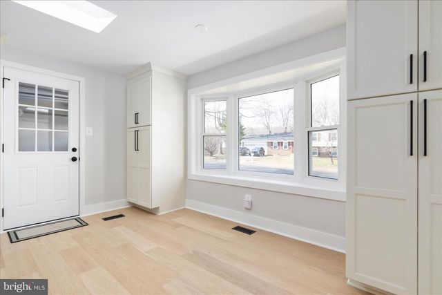 7944 FREEHOLLOW DR, Falls Church, VA 22042