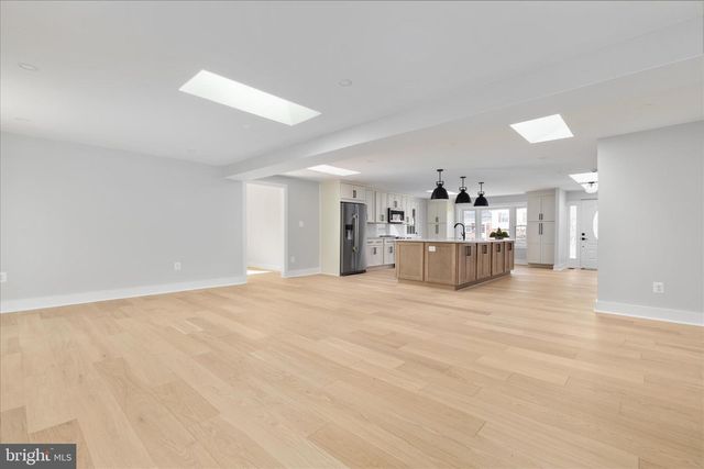 7944 FREEHOLLOW DR, Falls Church, VA 22042