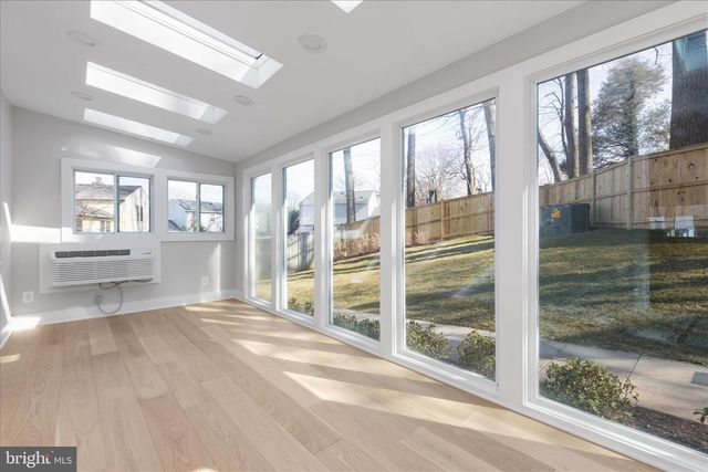 7944 FREEHOLLOW DR, Falls Church, VA 22042