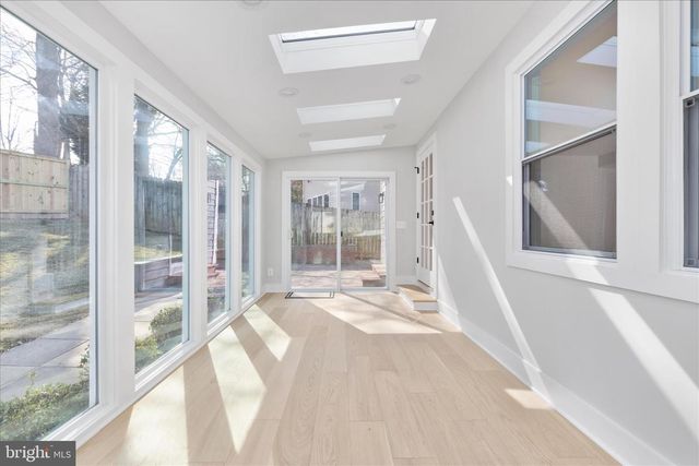 7944 FREEHOLLOW DR, Falls Church, VA 22042