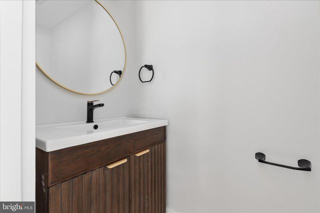 7944 FREEHOLLOW DR, Falls Church, VA 22042