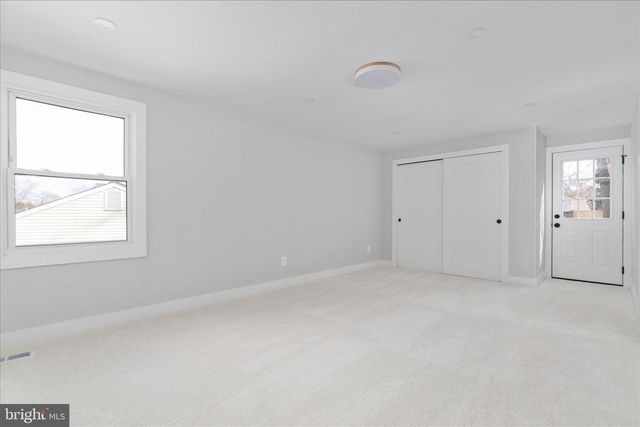 7944 FREEHOLLOW DR, Falls Church, VA 22042