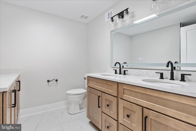 7944 FREEHOLLOW DR, Falls Church, VA 22042