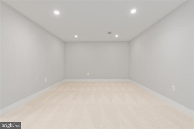 7944 FREEHOLLOW DR, Falls Church, VA 22042