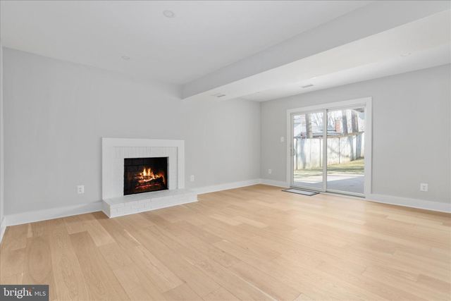 7944 FREEHOLLOW DR, Falls Church, VA 22042