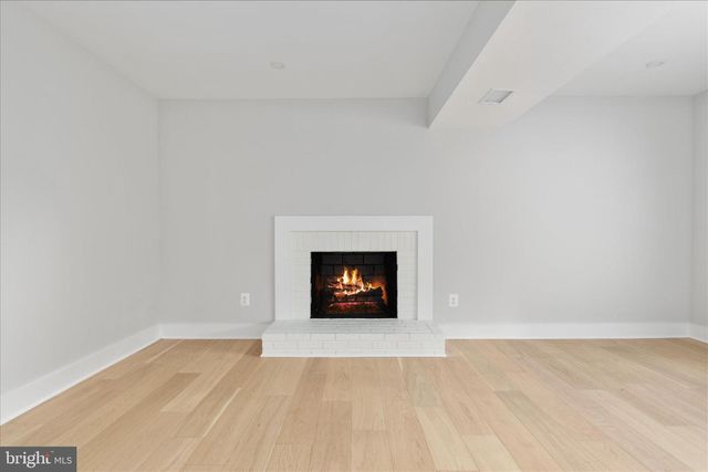 7944 FREEHOLLOW DR, Falls Church, VA 22042