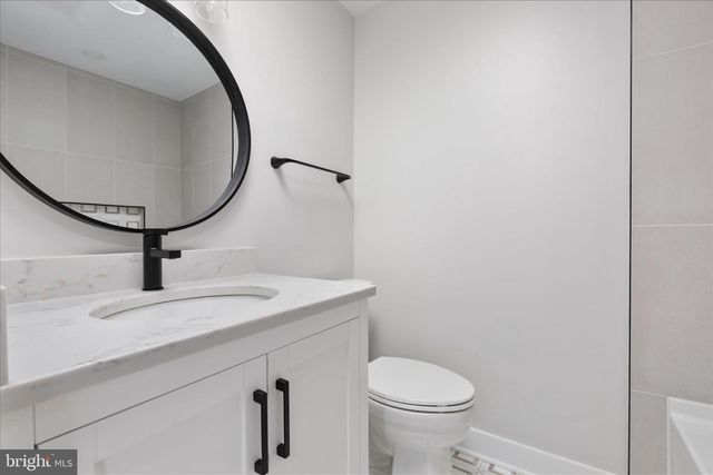 7944 FREEHOLLOW DR, Falls Church, VA 22042