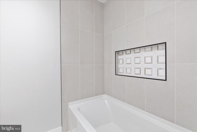 7944 FREEHOLLOW DR, Falls Church, VA 22042