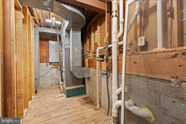 7944 FREEHOLLOW DR, Falls Church, VA 22042