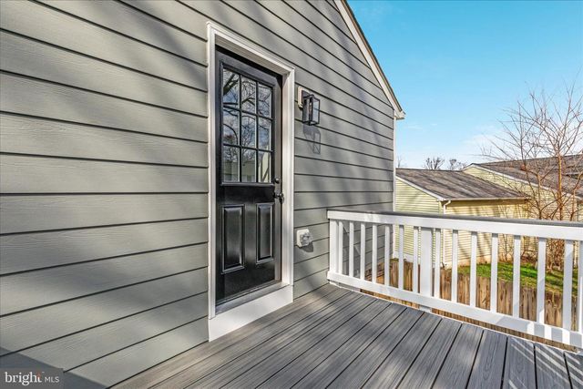 7944 FREEHOLLOW DR, Falls Church, VA 22042