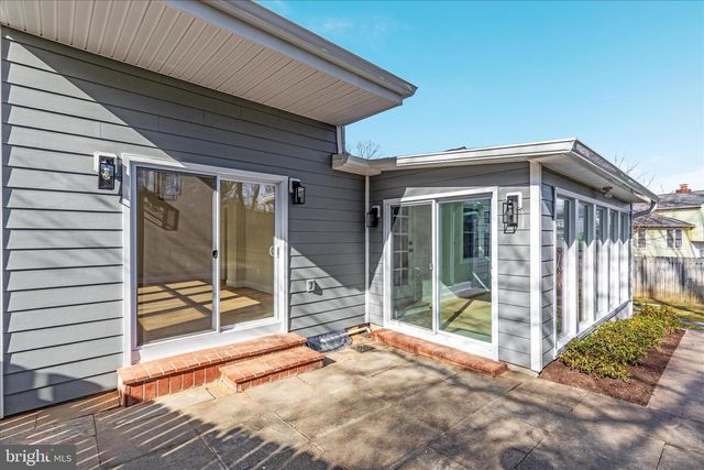 7944 FREEHOLLOW DR, Falls Church, VA 22042