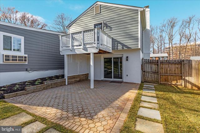 7944 FREEHOLLOW DR, Falls Church, VA 22042