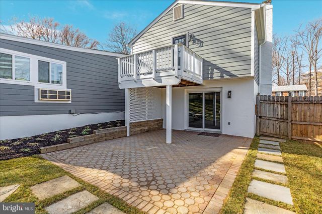 7944 FREEHOLLOW DR, Falls Church, VA 22042