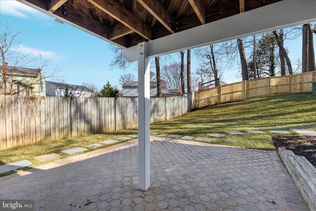 7944 FREEHOLLOW DR, Falls Church, VA 22042