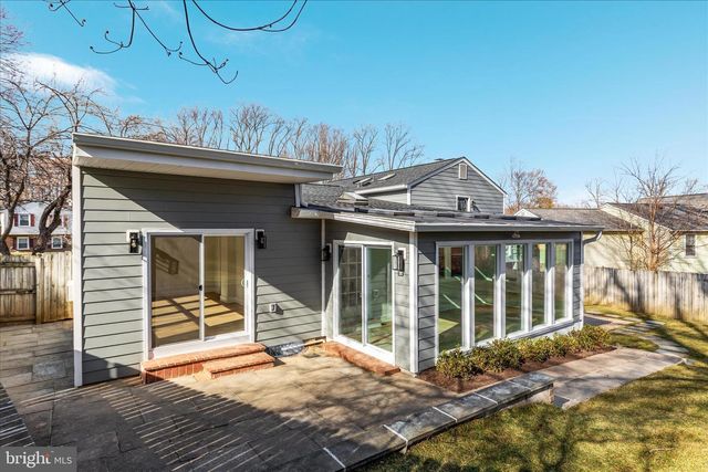 7944 FREEHOLLOW DR, Falls Church, VA 22042