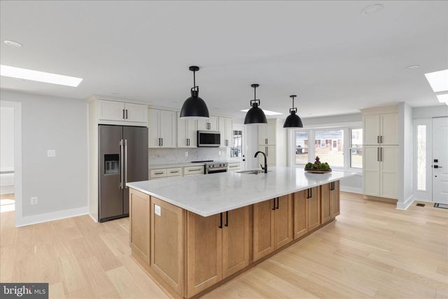 7944 FREEHOLLOW DR, Falls Church, VA 22042