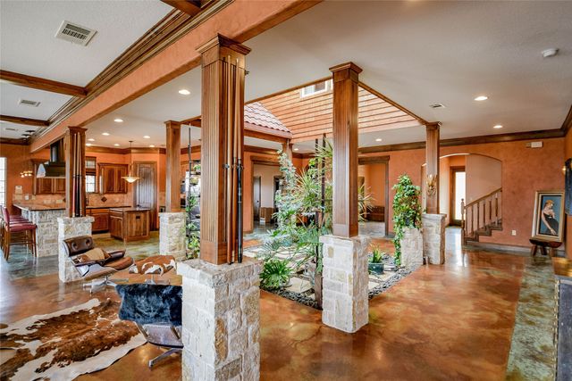 1501 S Chisholm Trail, Granbury, TX 76048