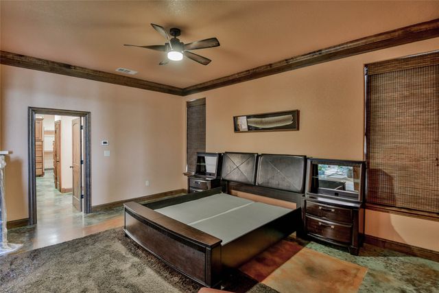 1501 S Chisholm Trail, Granbury, TX 76048