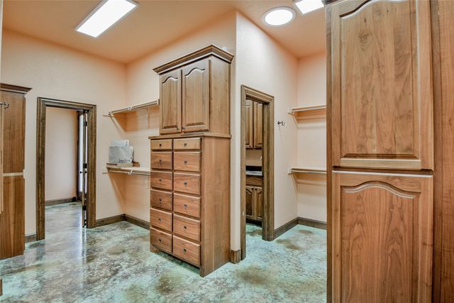 1501 S Chisholm Trail, Granbury, TX 76048