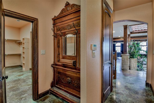 1501 S Chisholm Trail, Granbury, TX 76048