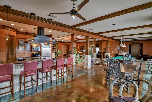 1501 S Chisholm Trail, Granbury, TX 76048