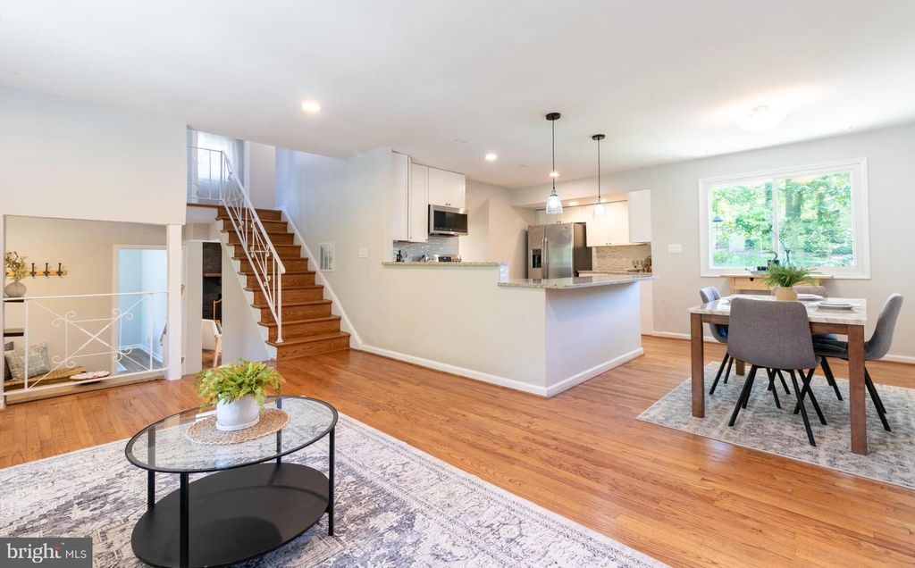 Image 10 of property listing at 110 WHITE BIRCH CT, Greenbelt, MD 20770