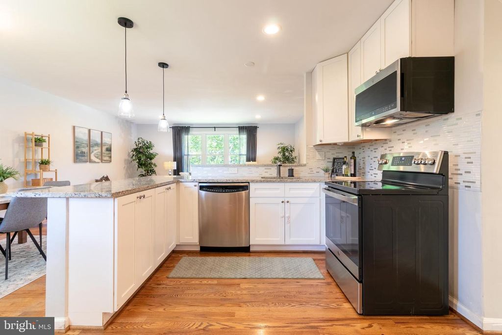 Image 16 of property listing at 110 WHITE BIRCH CT, Greenbelt, MD 20770