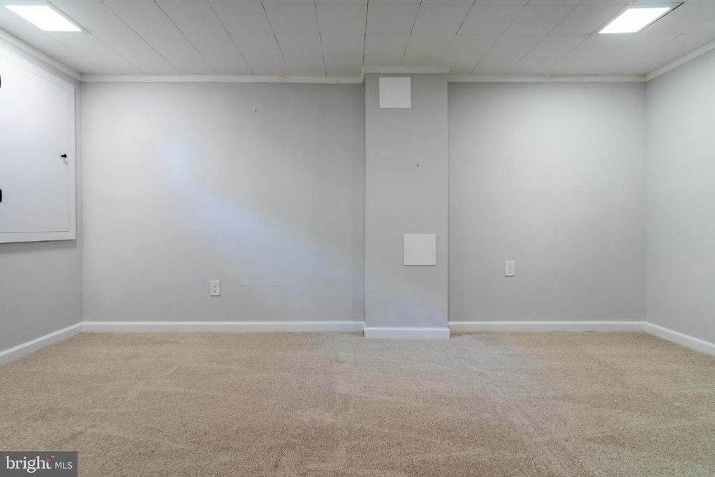 Image 33 of property listing at 110 WHITE BIRCH CT, Greenbelt, MD 20770
