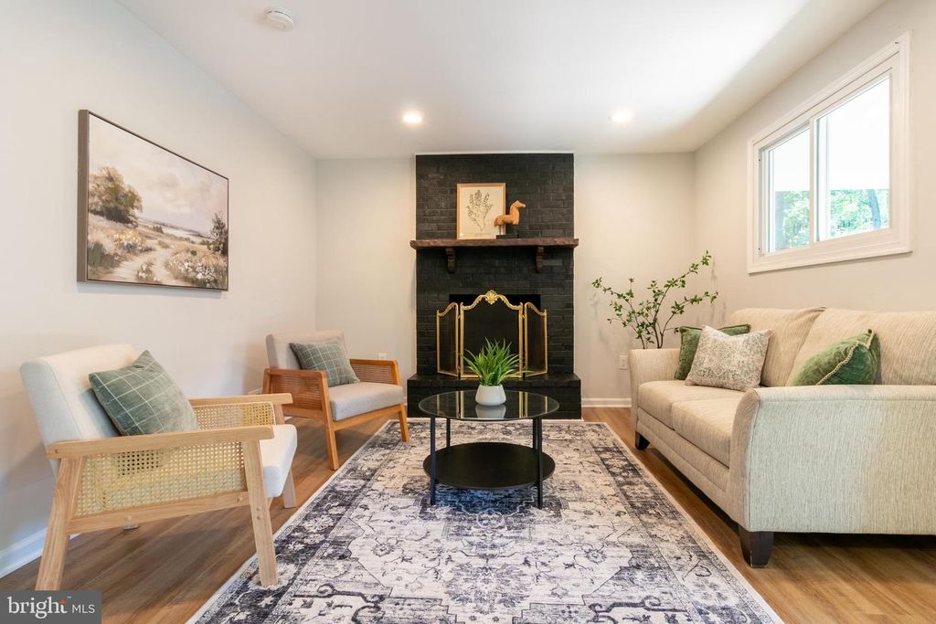 Image 5 of property listing at 110 WHITE BIRCH CT, Greenbelt, MD 20770