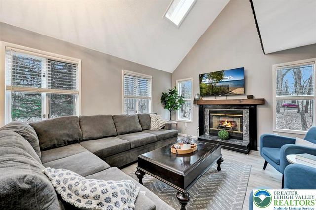 19 Uffleman Lane, Penn Forest Twp, PA 18210