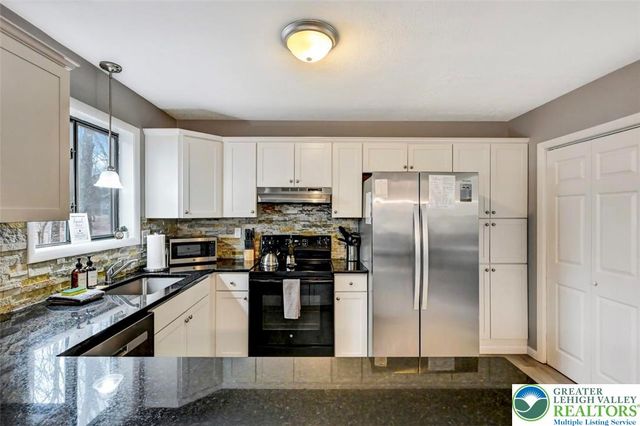 19 Uffleman Lane, Penn Forest Twp, PA 18210