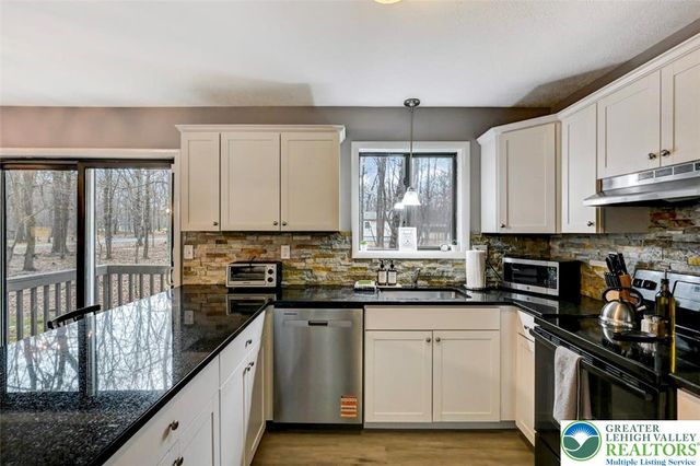 19 Uffleman Lane, Penn Forest Twp, PA 18210