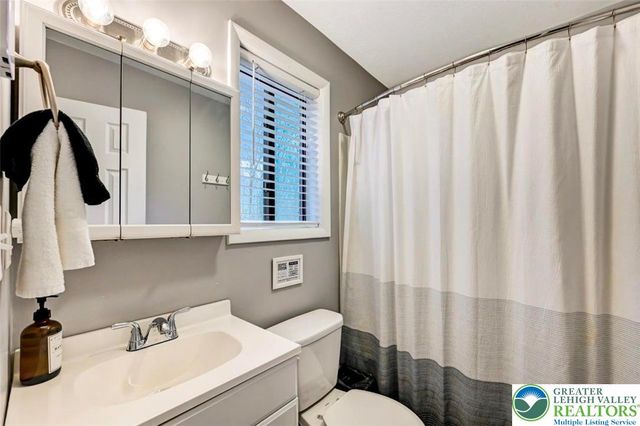 19 Uffleman Lane, Penn Forest Twp, PA 18210