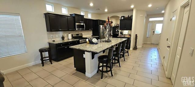 9211 Woodbrook Drive, Shafter, CA 93263