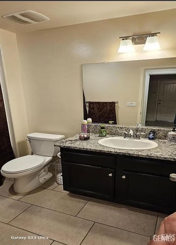 9211 Woodbrook Drive, Shafter, CA 93263