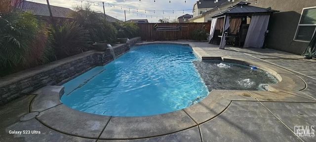 9211 Woodbrook Drive, Shafter, CA 93263