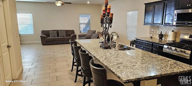 9211 Woodbrook Drive, Shafter, CA 93263