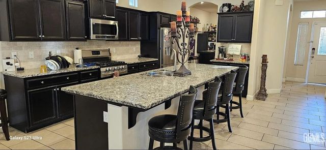 9211 Woodbrook Drive, Shafter, CA 93263