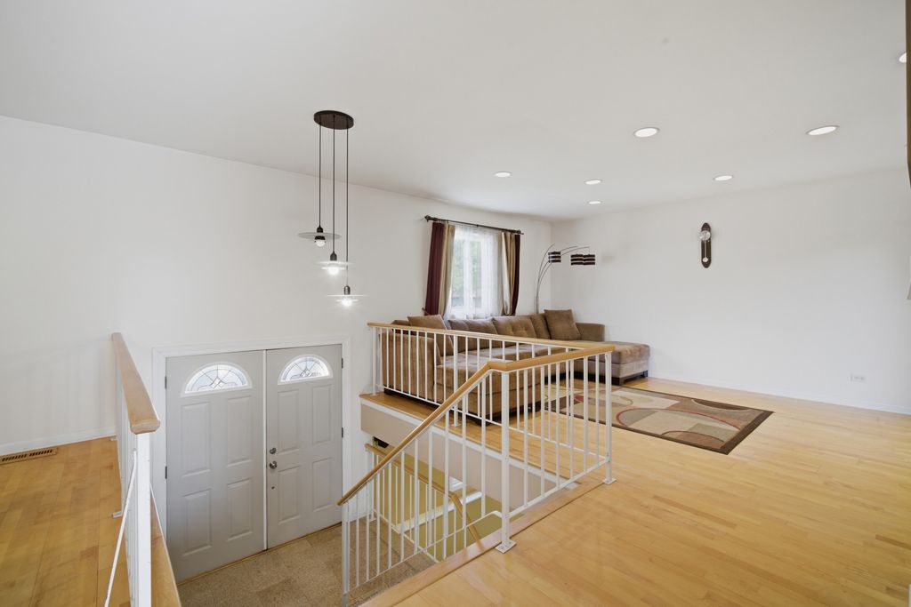 301 HORATIO Boulevard, Buffalo Grove, IL 60089 — photo 2