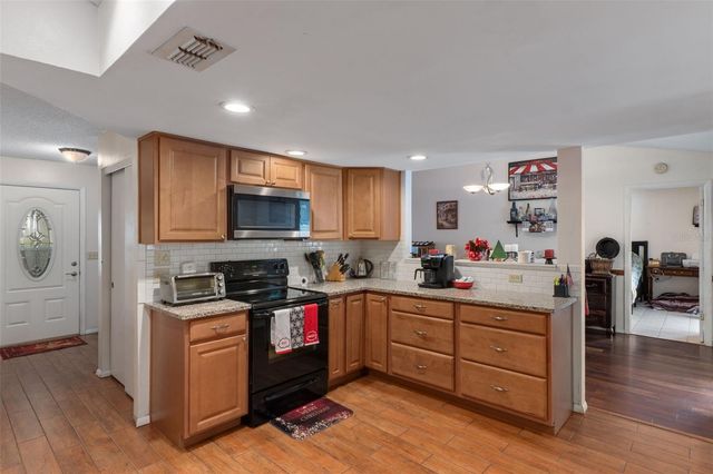 8095 PHILATELIC DRIVE, Spring Hill, FL 34606