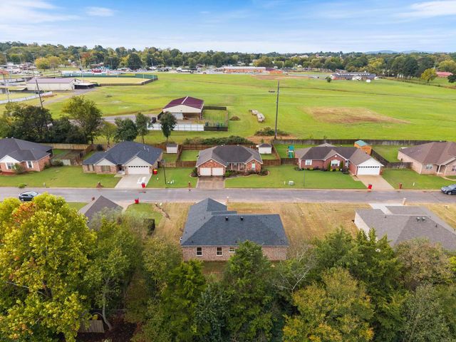 303 Parkway Avenue, Morrilton, AR 72110