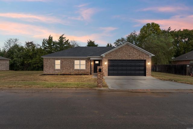 303 Parkway Avenue, Morrilton, AR 72110