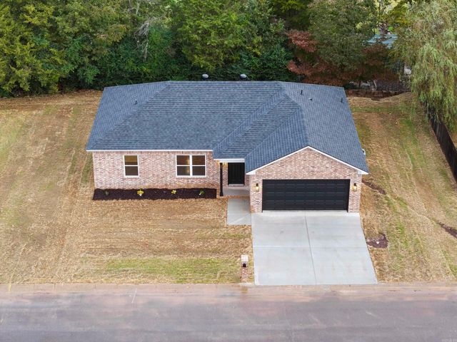 303 Parkway Avenue, Morrilton, AR 72110