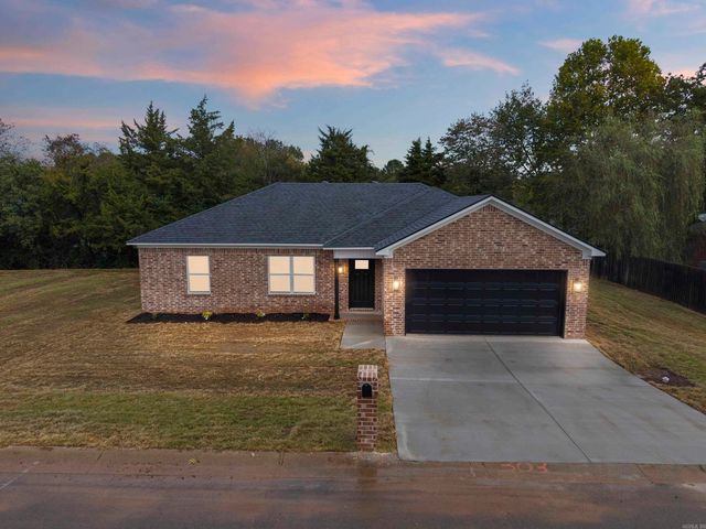 303 Parkway Avenue, Morrilton, AR 72110